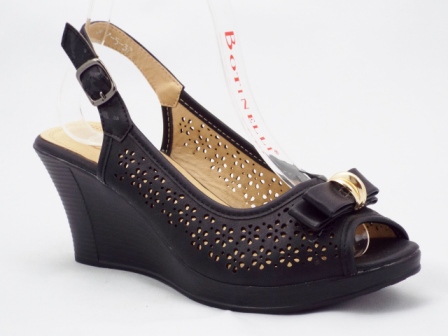 Sandale dama negre, material perforat, cu talpa ortopedica si accesoriu metalic auriu