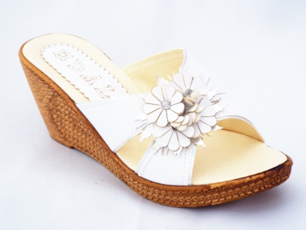 Papuci dama albi cu accesoriu floare