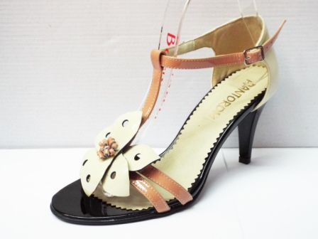 Sandale dama bej din piele naturala , cu accesoriu frontal tip floare